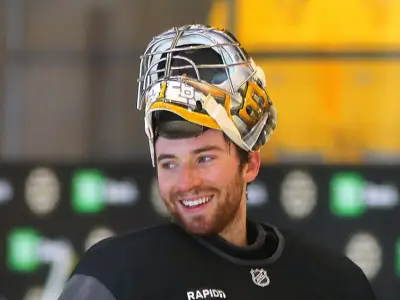 Jeremy Swayman: It ‘doesn’t feel like’ Bruins are playing without a captain this year