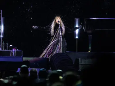 Review & setlist: Stevie Nicks wraps TD Garden in friendship — and iconic capes