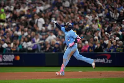 Guerrero, Springer sparks Blue Jays, who hit 5 HRs and cut Mariners’ ALCS lead to 2-1 with 13-4 rout
