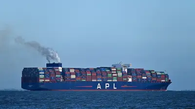 Russian spies infiltrate UK on cargo ships to scout military sites, find weaknesses