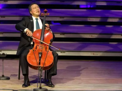 SNL’s Rachel Dratch shares sunrise performance by Yo-Yo Ma in Hanover, NH