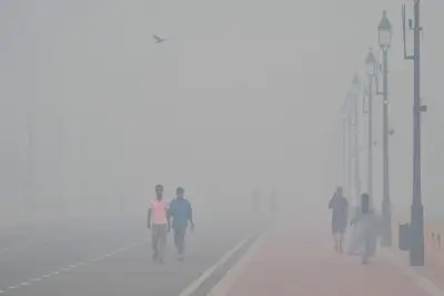 Thick, hazardous smog blankets New Delhi after Diwali fireworks