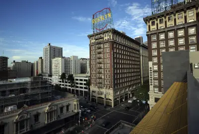 One dead after fire breaks out at high-rise apartment complex in downtown L.A.