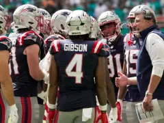 Patriots share video of Mike Vrabel’s postgame speech after receiving game ball from Robert Kraft