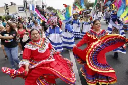 'Not afraid': East L.A.'s Mexican Independence Day parade goes on, even amid ICE raids