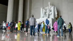 Nation's capital defies shutdown chaos with bold 'DC is open' push to lure tourists back to city