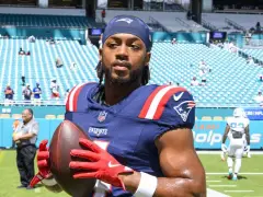 Patriots RB Antonio Gibson and his wife Tori announce a 4th child on the way