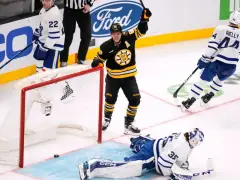 Pastrnak scores twice, hits 400-goal milestone as Bruins beat Maple Leafs