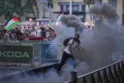 Spanish prime minister calls for Israel to be banned from sports events after chaos at cycling race